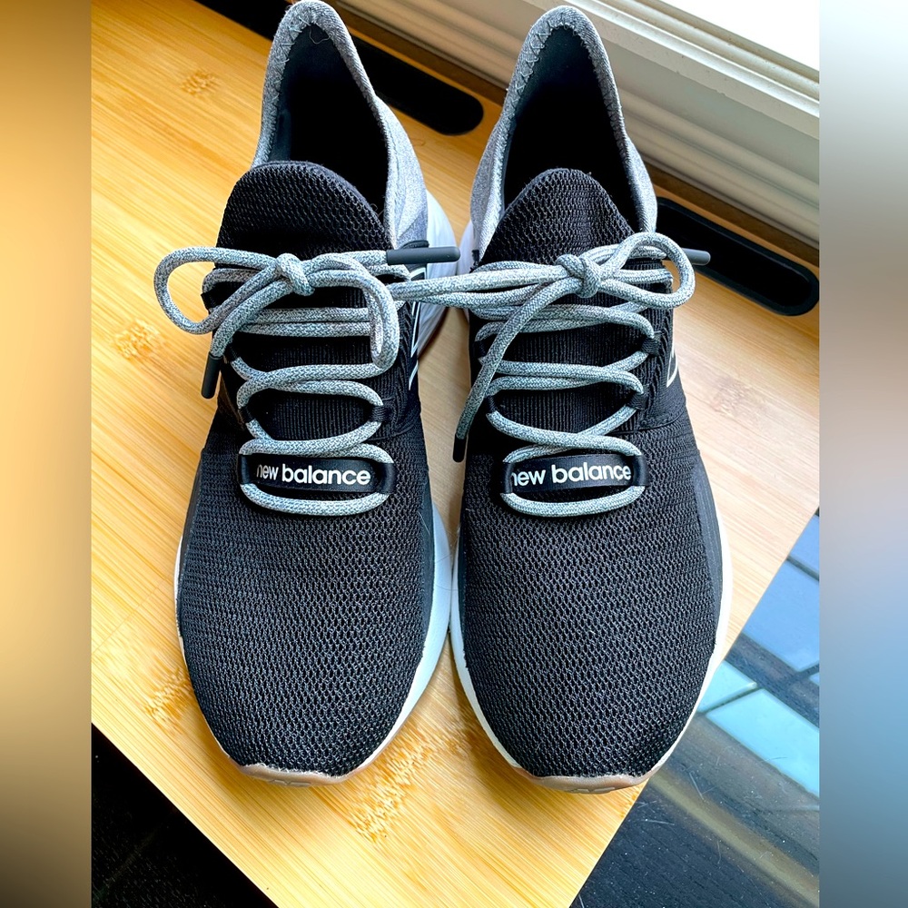 New Balance Women’s sz 8 Fresh Foam Roav Running Training shoes-Like NEW